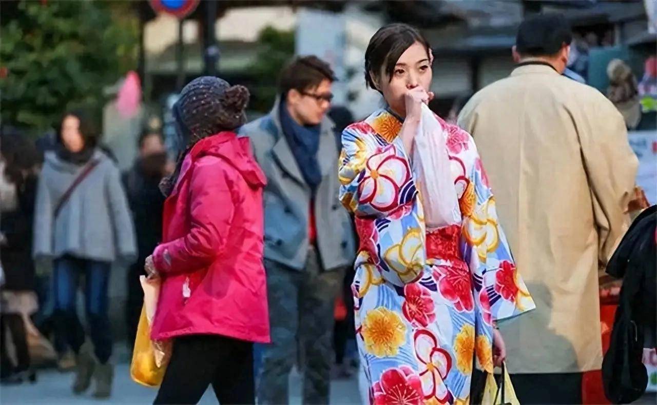 为什么日本人一见面，就喜欢自报家门-华闻时空