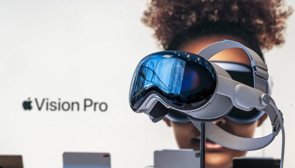 苹果计划最早于今年更新M4版本Vision Pro，2027年将推更轻薄版本