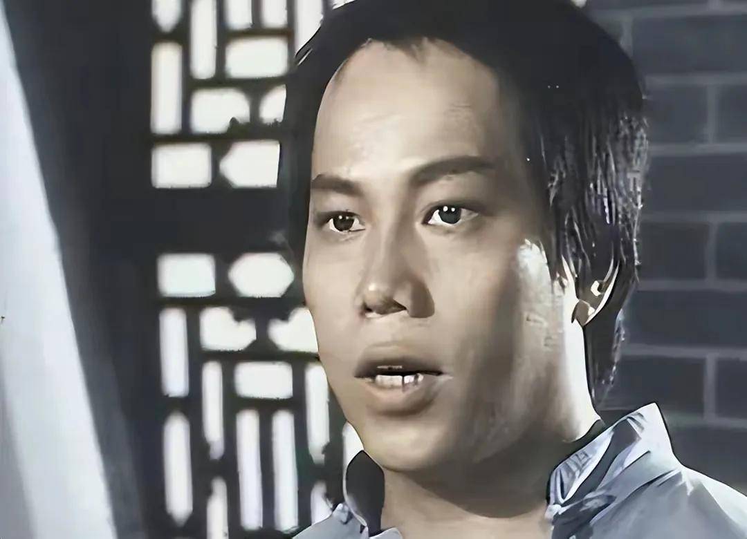 梁小龙:从武打巨星到沉默英雄,一语成谶后的璀璨重生传奇!