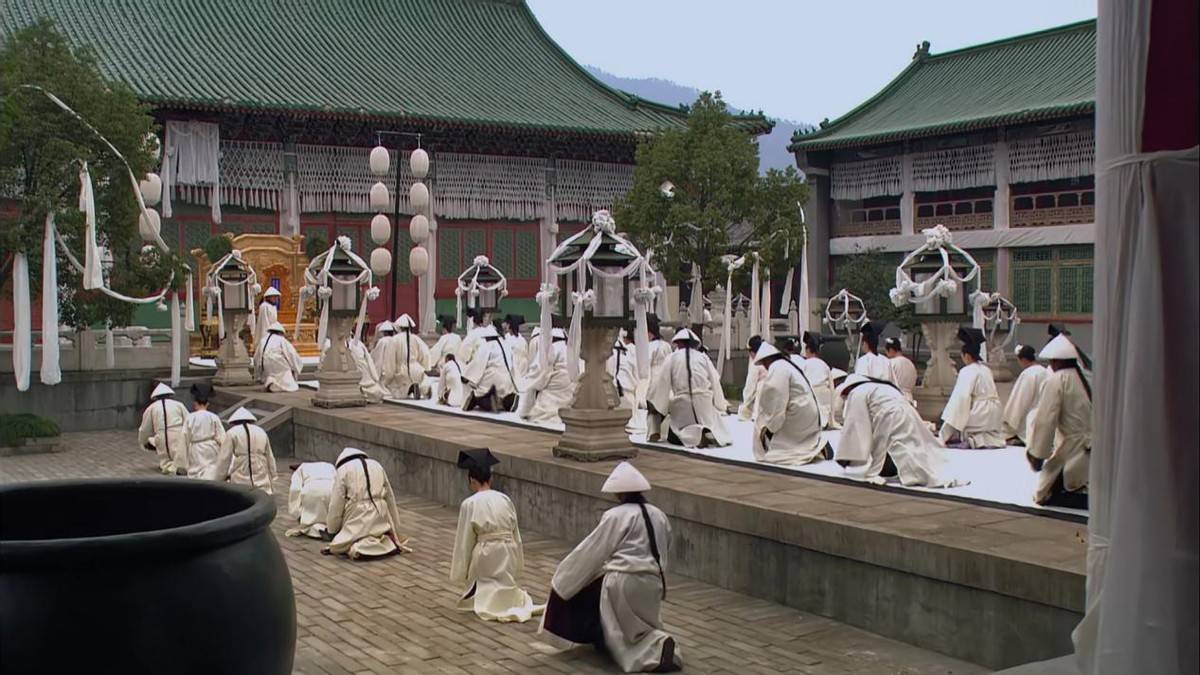 清宫冷知识:皇后见到前辈"皇贵太妃"要行礼请安吗?