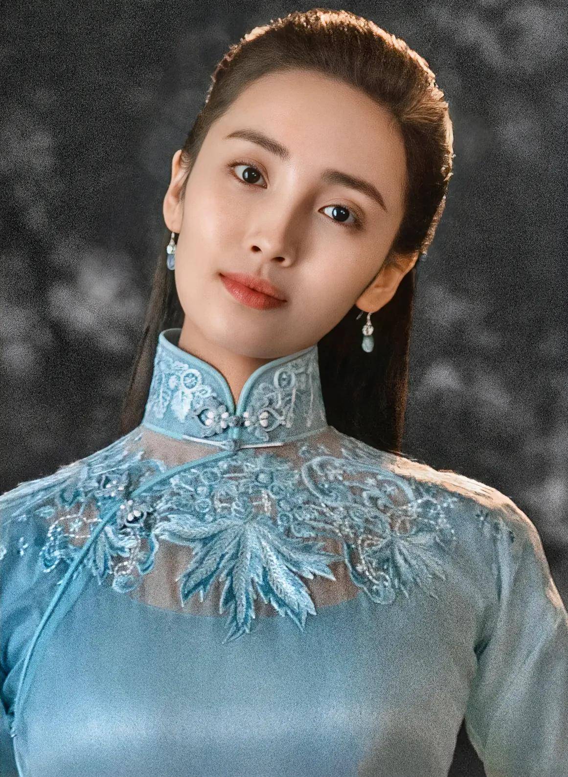 4日出生于四川成都,毕业于湖南省艺术学校,是中国影视界的知名女演员