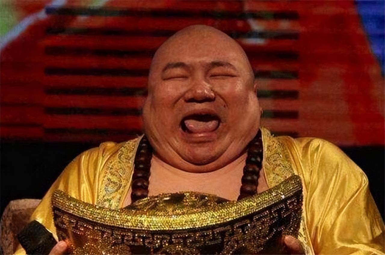 山东小伙体重300斤,长相酷似弥勒佛,富婆为讨吉利接回家供养