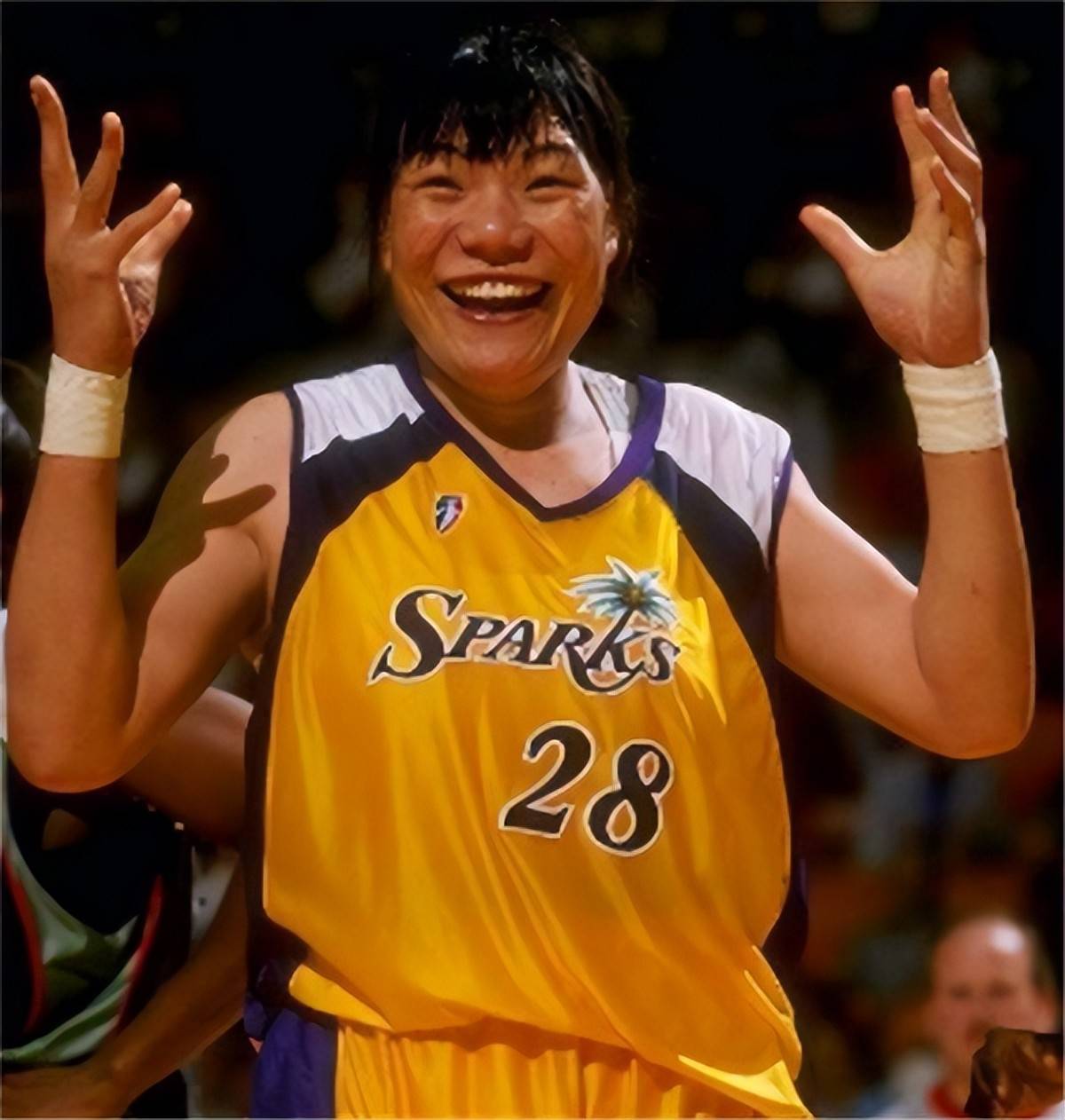 55岁郑海霞现状?现身校园,承担新职务,入选名人堂是最好回报