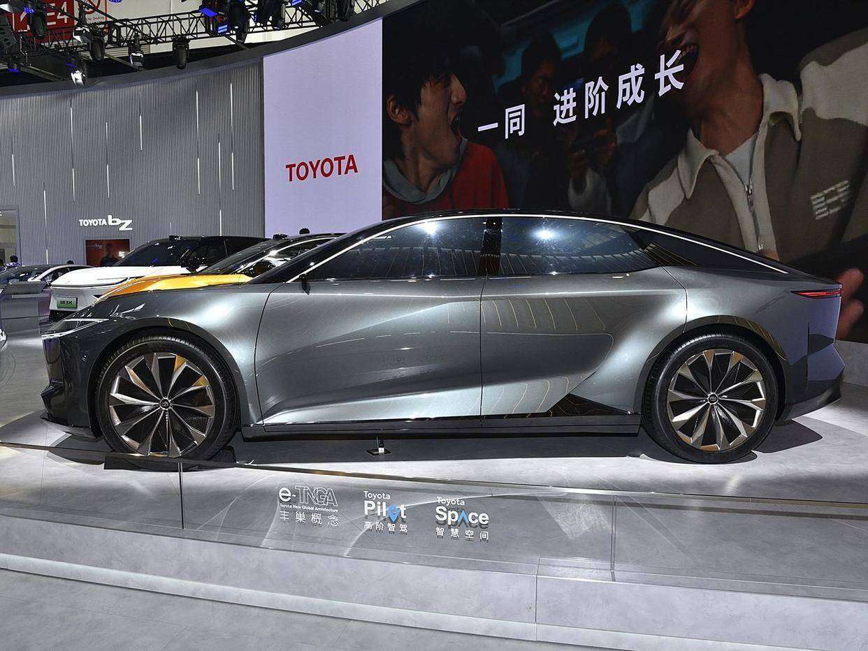 丰田豁出去了，联合华为小米造了台新车，外观很漂亮，价格会很低