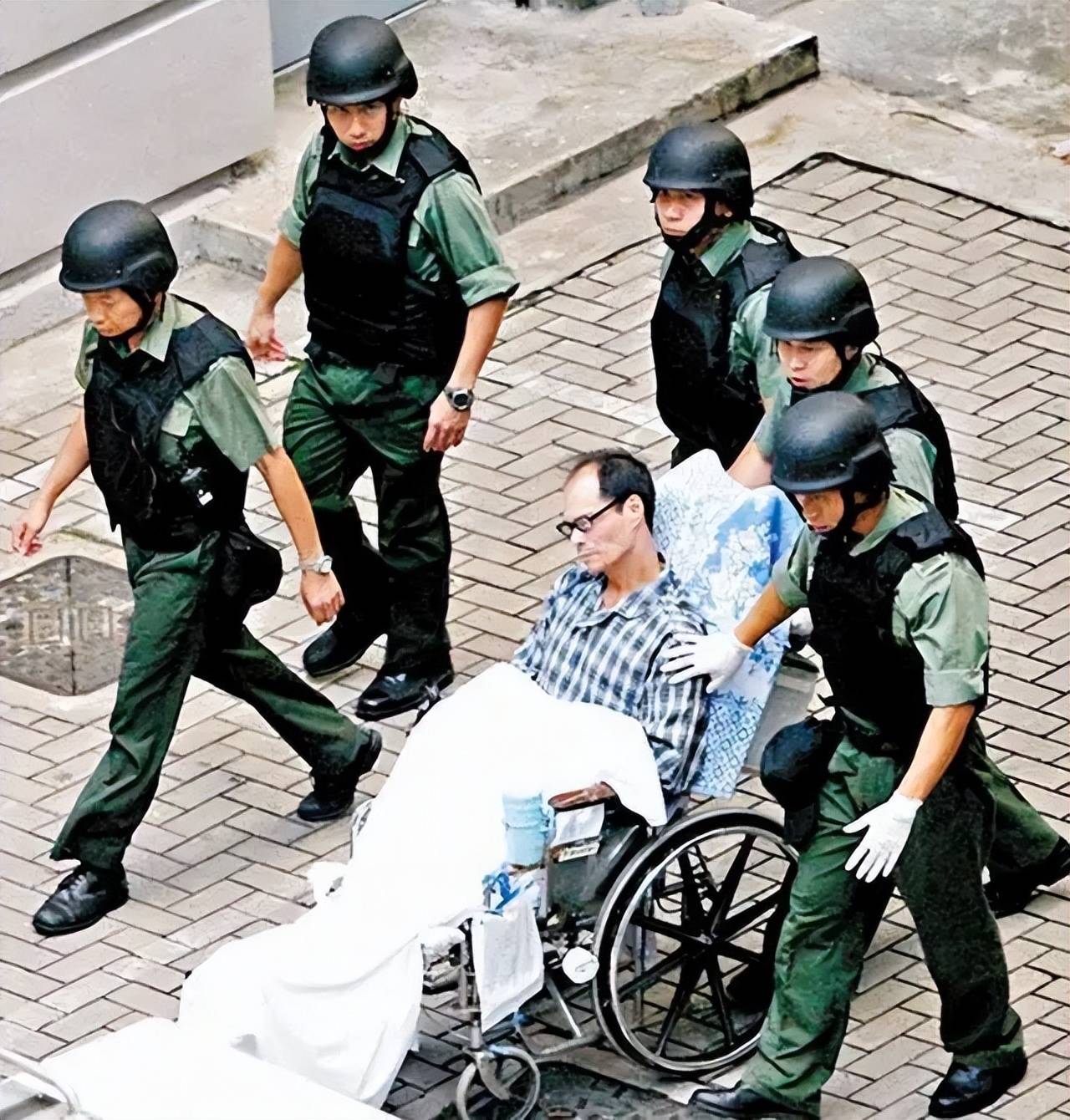 2017年叶继欢身患癌症身亡,在狱中瘫痪20年,大小便得靠别人帮忙