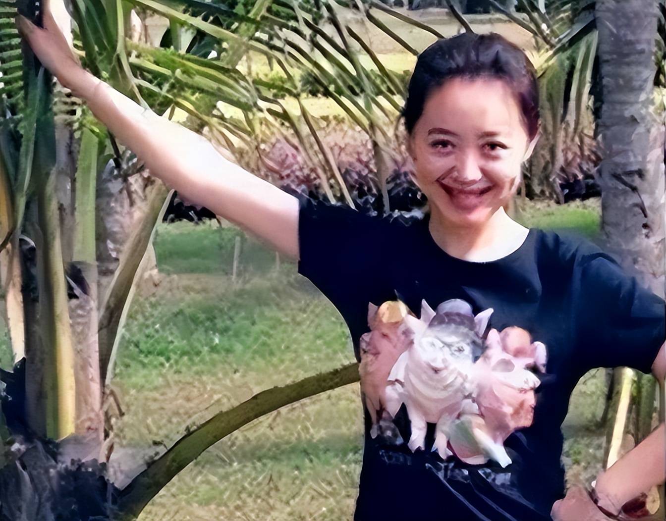 任程伟:花9块钱娶黄蕾,成名后把她当成宝,两个女儿很幸福