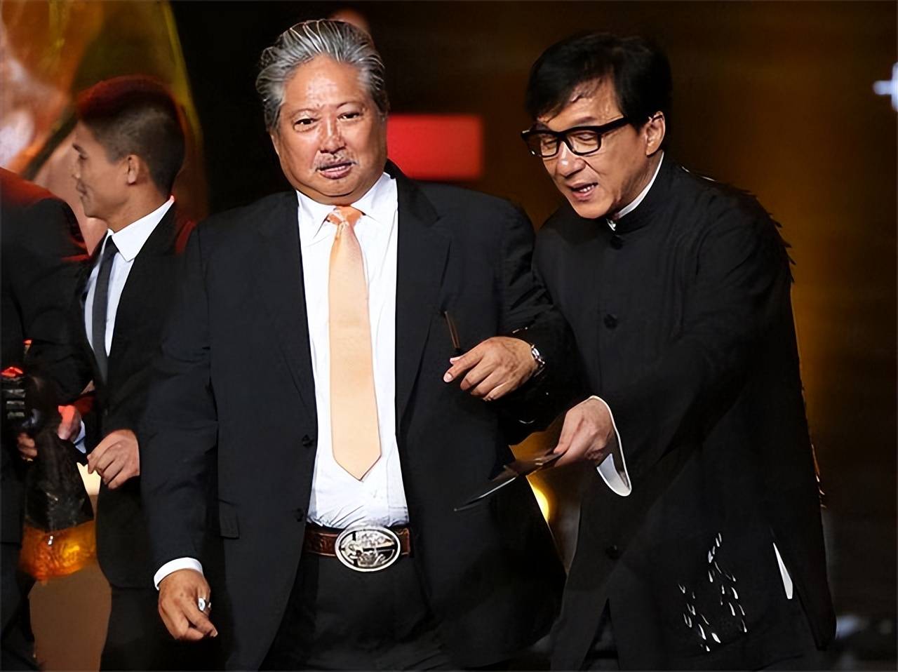 洪金宝一生只收了两个徒弟,一个是国际巨星,另一个在家躺着数钱