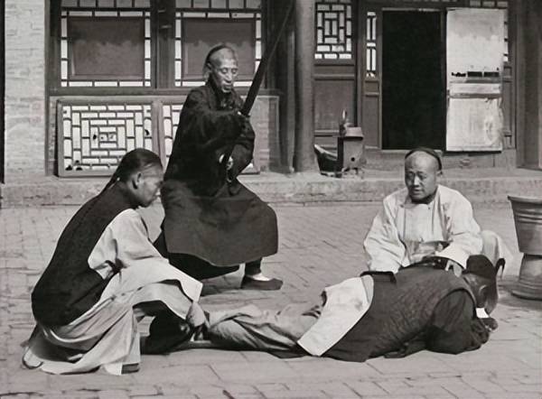 明代"廷杖"制度是一个怎样的制度?明代皇帝为何那么喜欢用它?