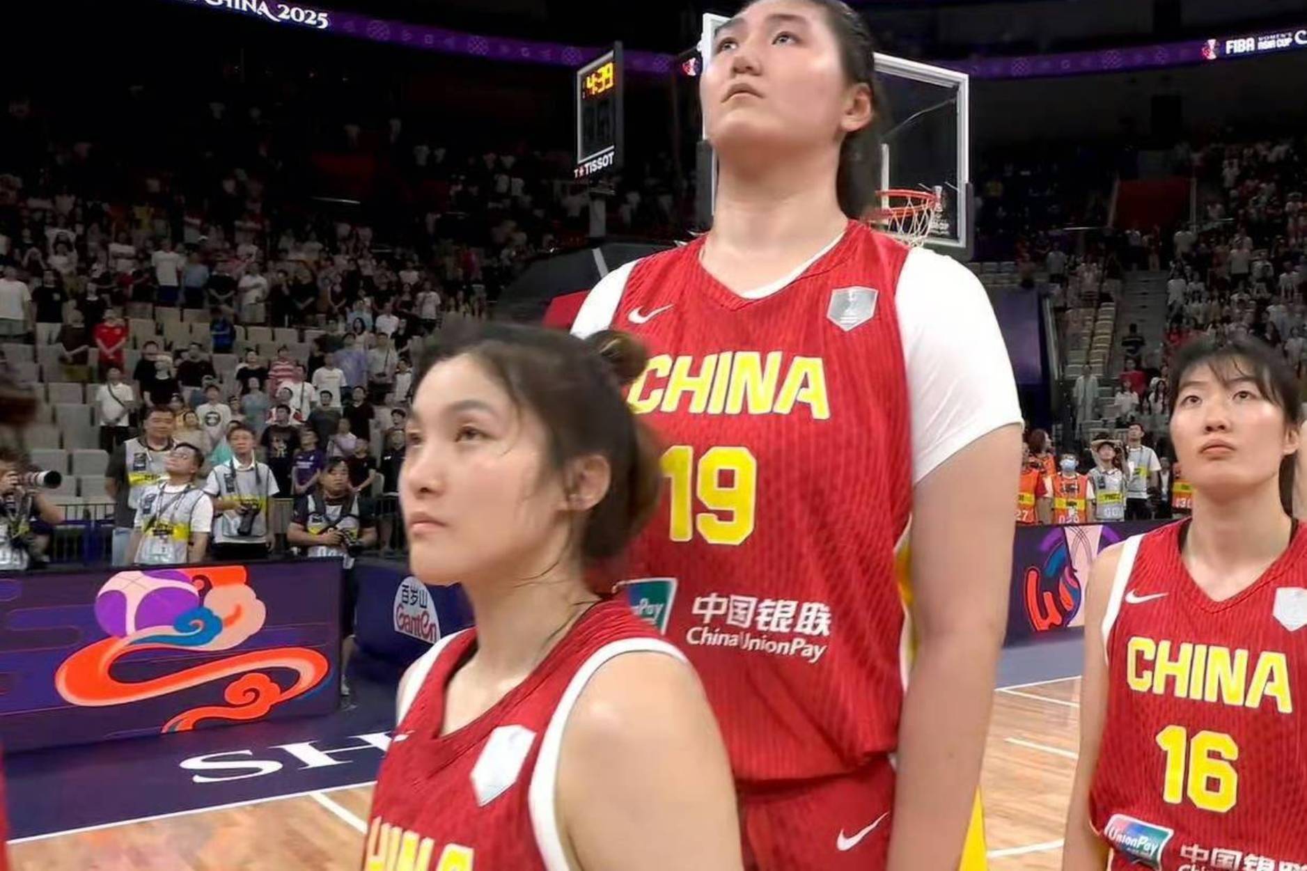 统治力！为何张子宇被称“第二篮筐”？队友评价太真实，绝非虚名_中国女篮_对手_防守者