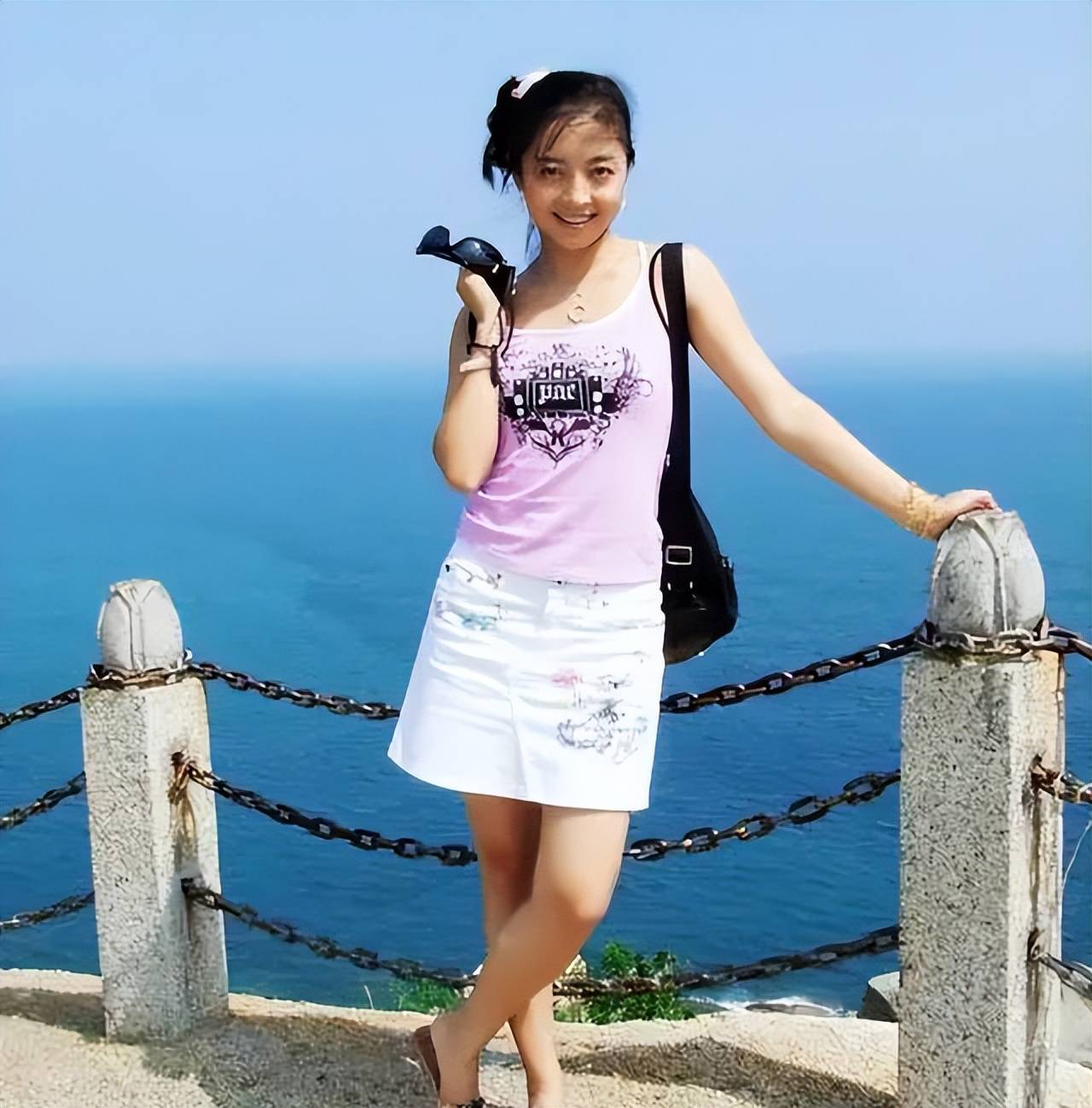 四川主持人佟瑶醉酒内急下车"方便",10分钟后只剩一只高跟鞋,神秘失踪