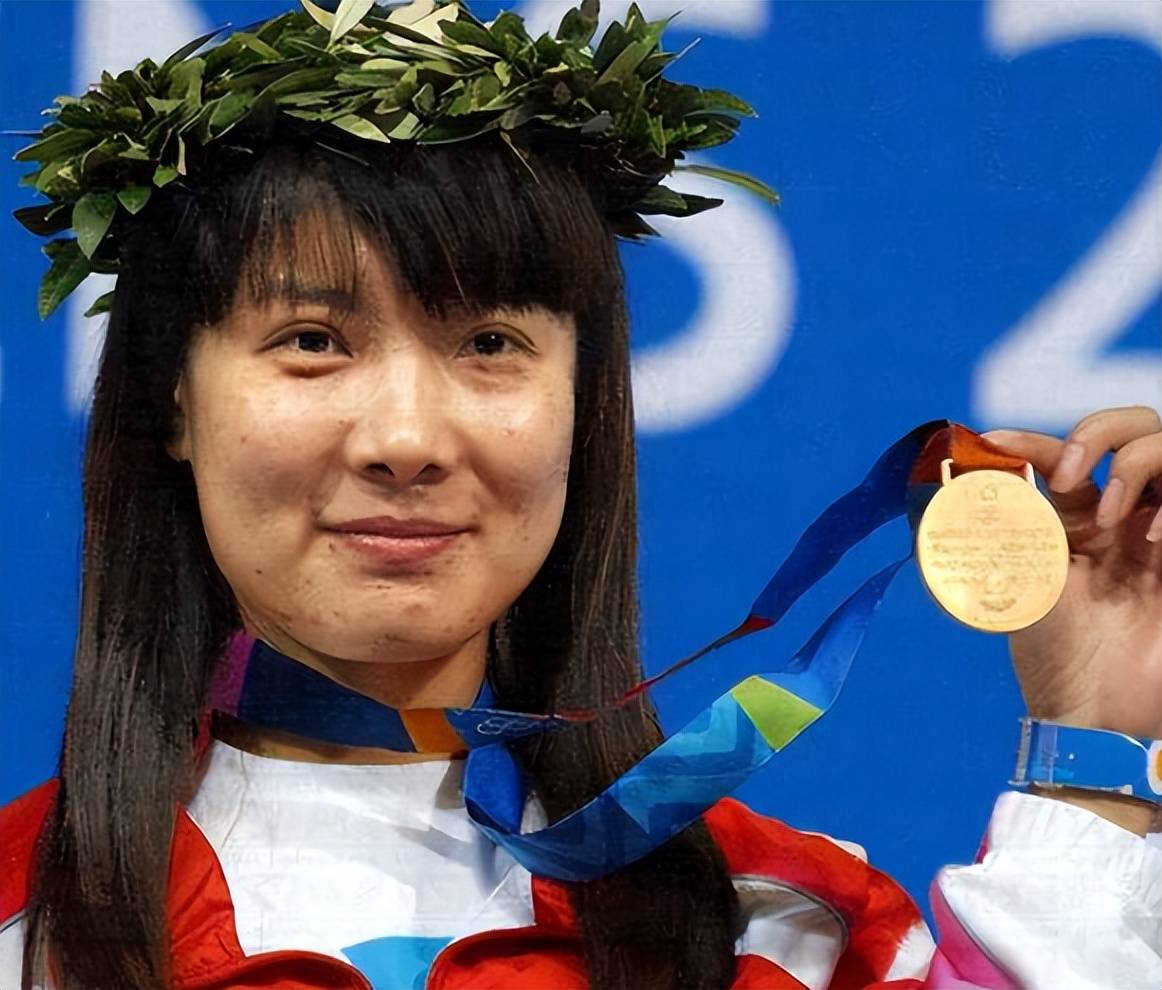 奥运冠军杜丽近况,年过40仍韵味十足,从满脸痘蜕变成颜值女神