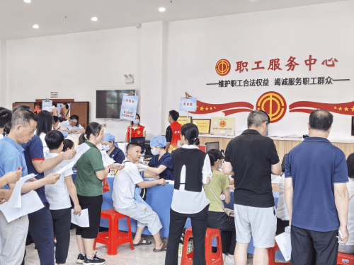 广东省工人医院赴韶关新丰山区为一线工人免费体检(图4)