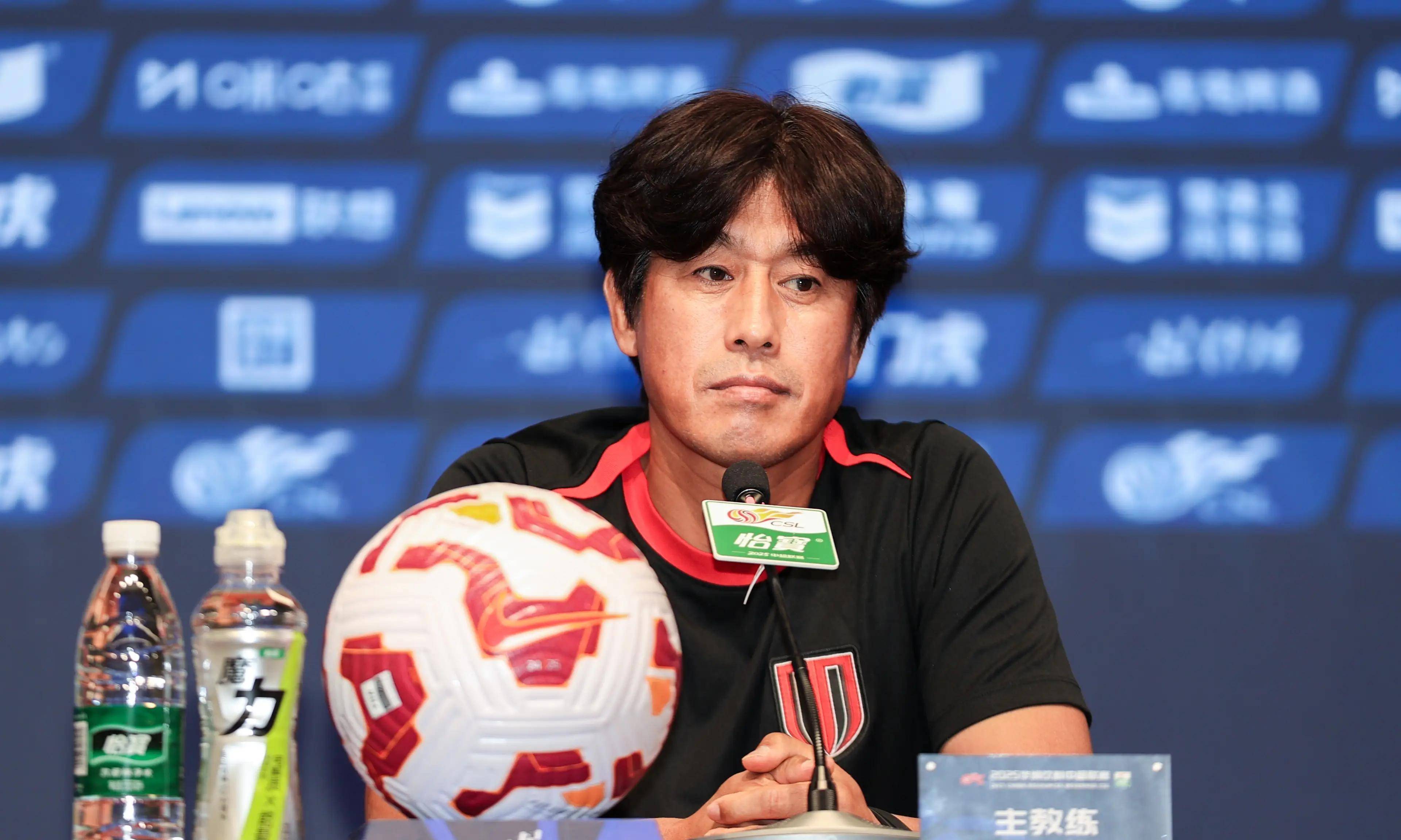 榜首之争悬念足！北京国安对决上海申花，成都蓉城教练风波添变数