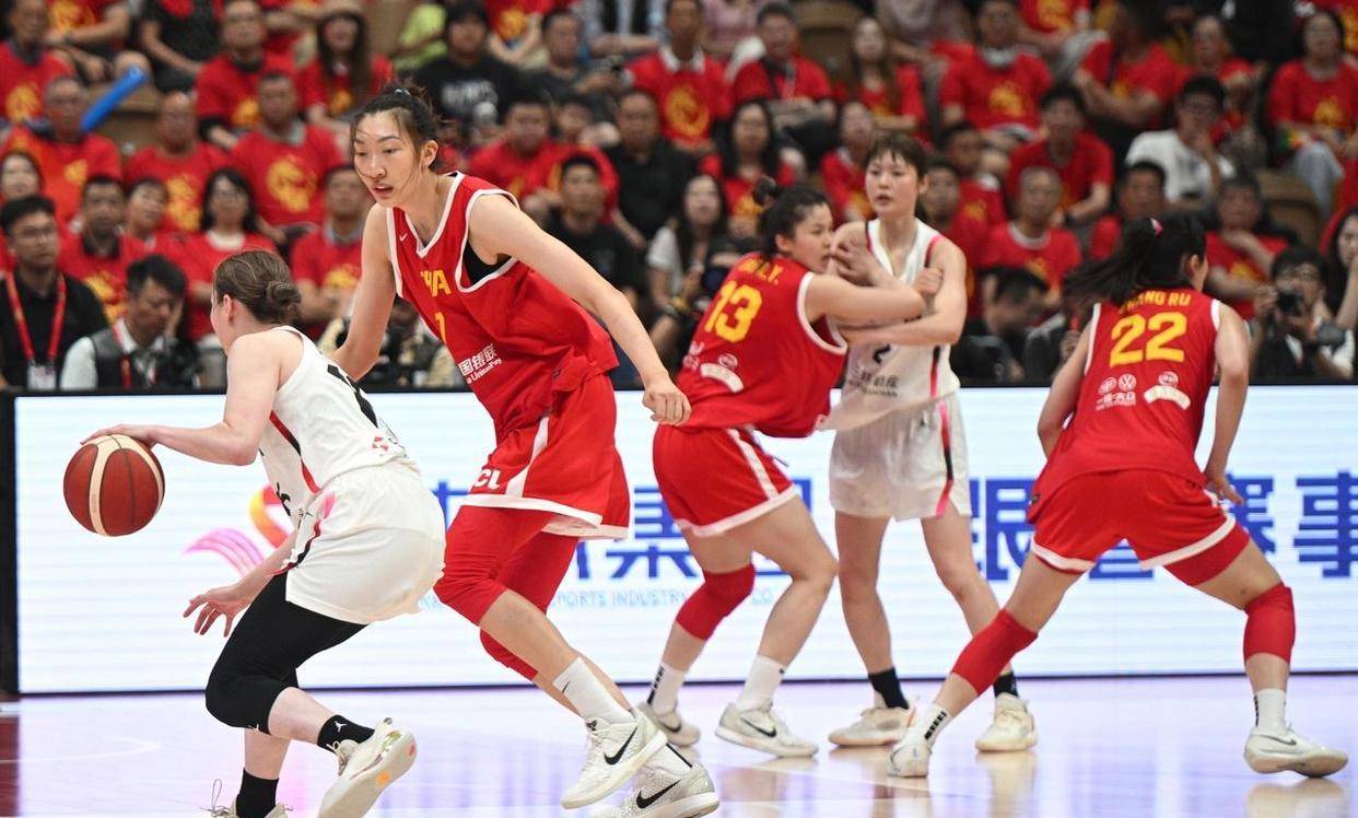 亚洲杯夺冠热门对决将至！中国女篮或战日本队，苏群提醒：防三分！