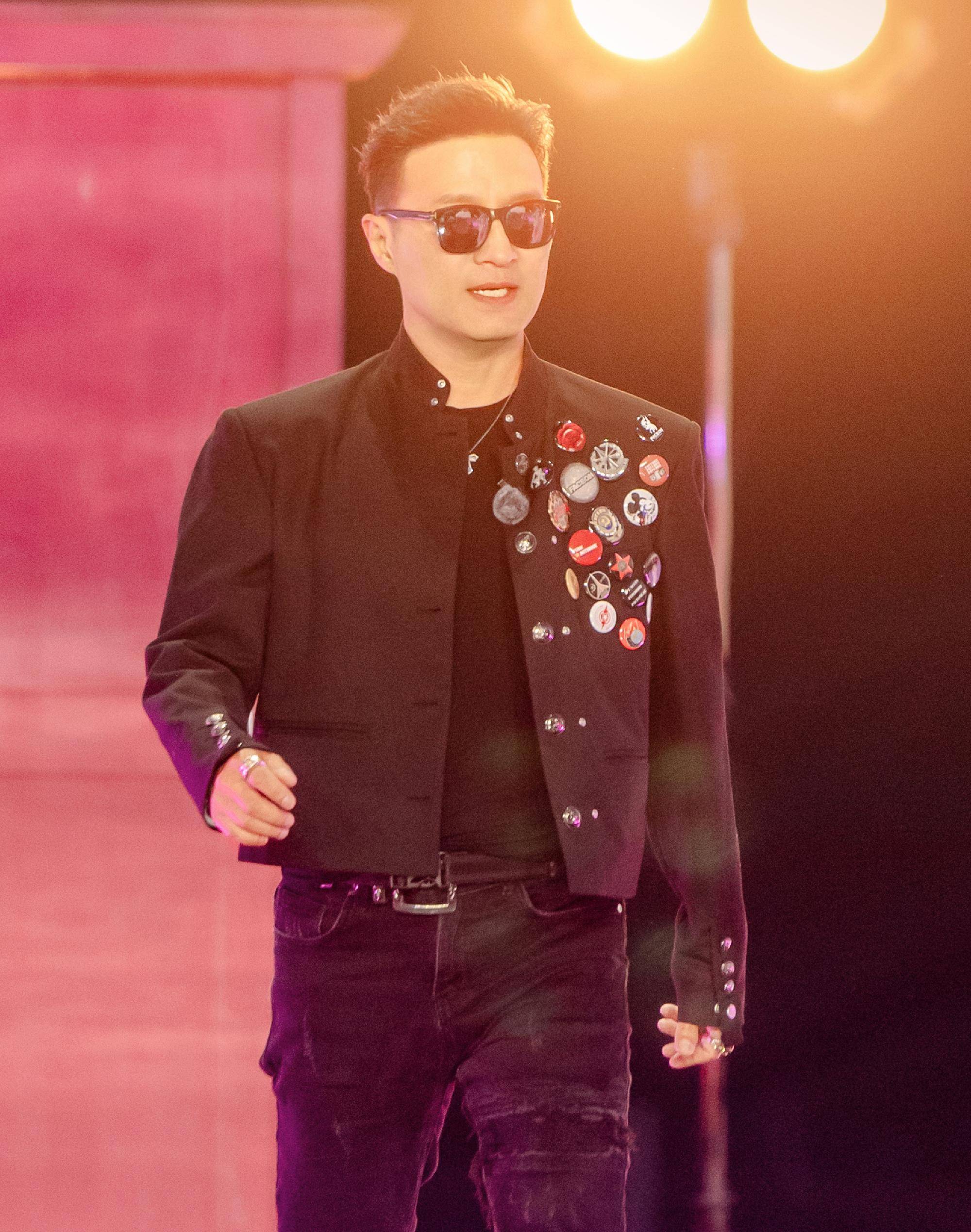 桃花坞五周年盛典舞台惊现4个汪峰实力诠释完美契合