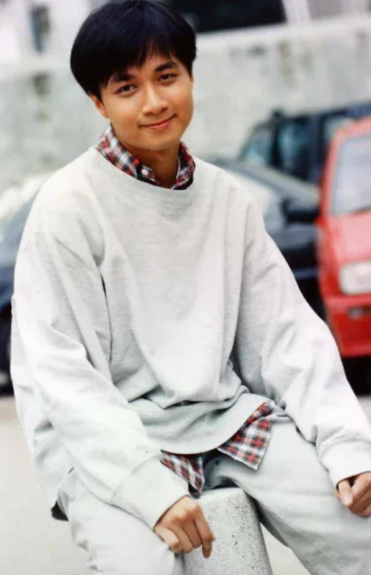 古巨基与经纪人相爱20年,妻子52岁为他生子,儿子长相随母