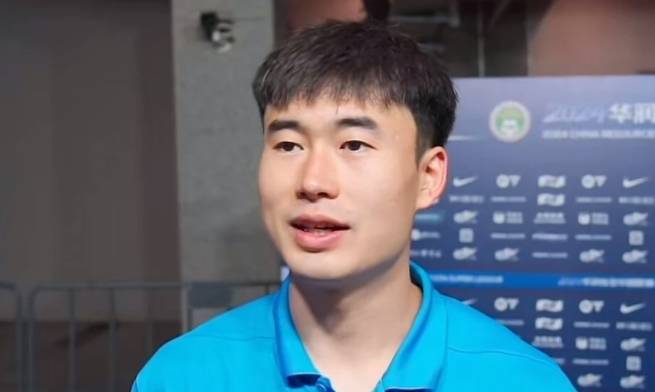 武汉三镇新帅邓卓翔大刀阔斧调整阵容，五大主力离队引发关注