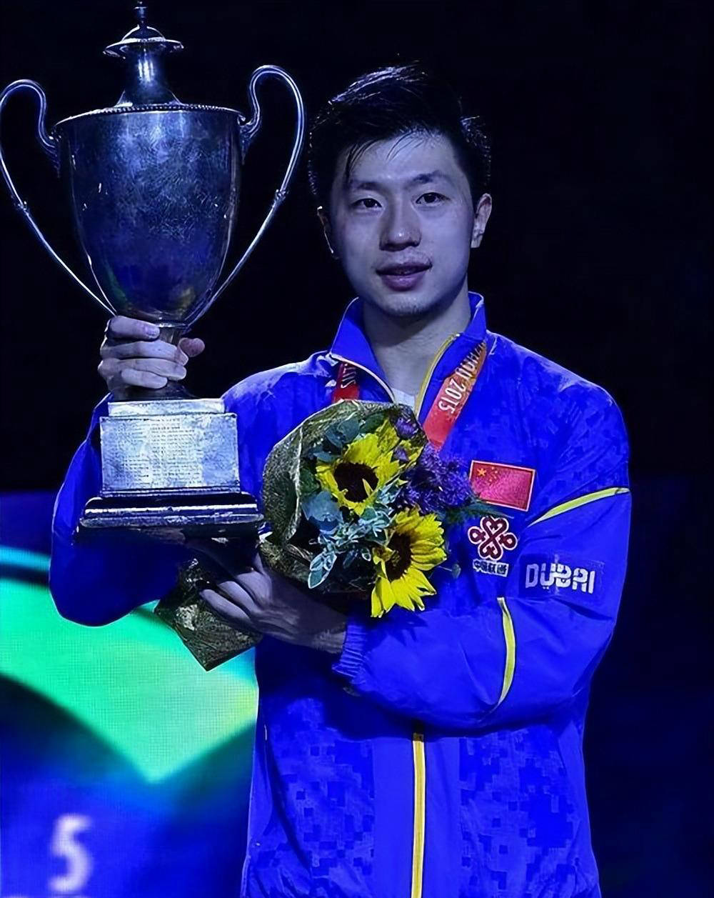 这次踏足西藏,是马龙参与"奥运冠军面对面"巡回宣讲活动的一部分