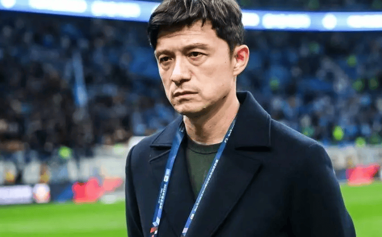国足教练组大换血：谢晖或接替郑智，助力年轻化转型