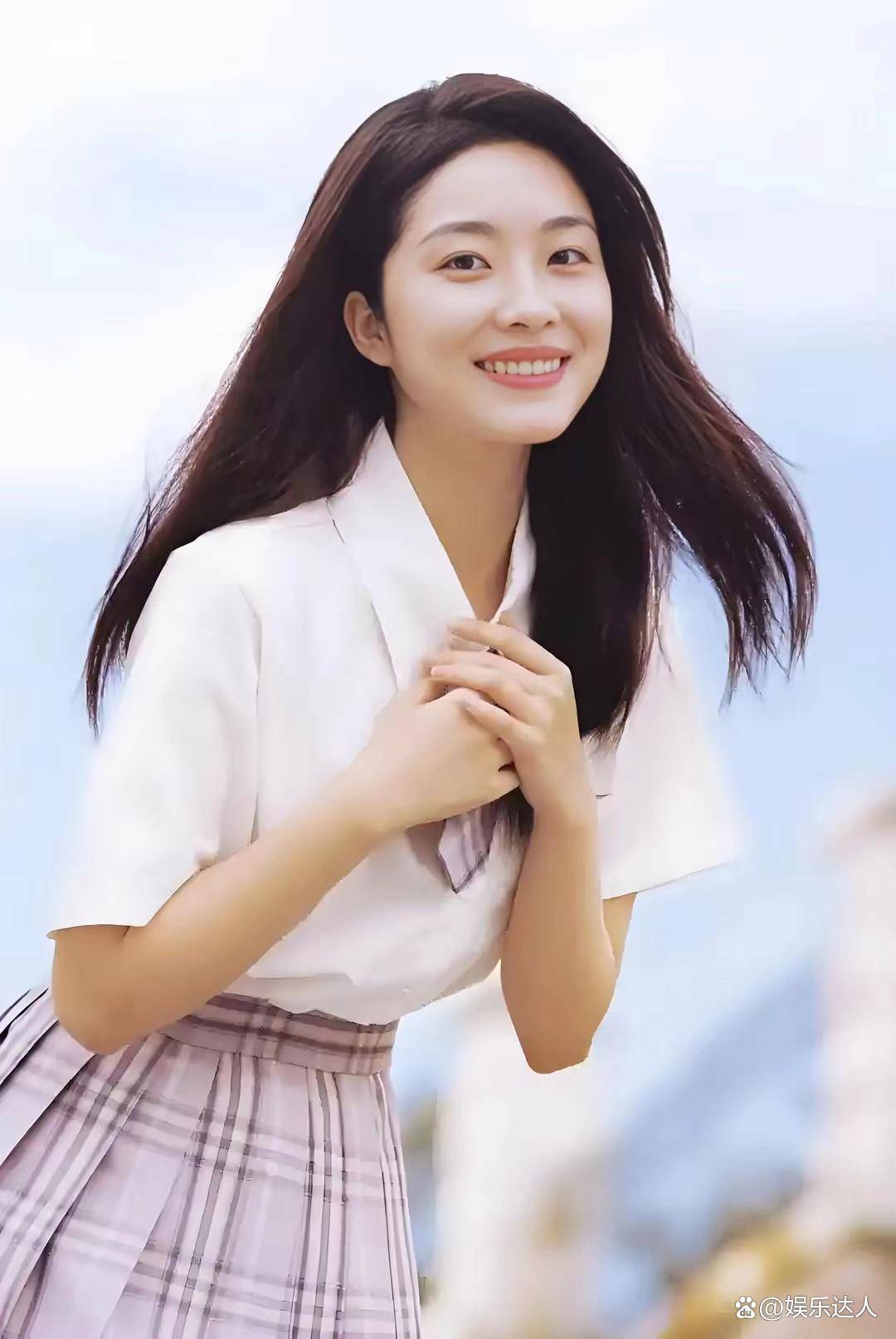 中国顶级美女!清新女神吴曼思,靠颜值吸睛,凭实力圈粉