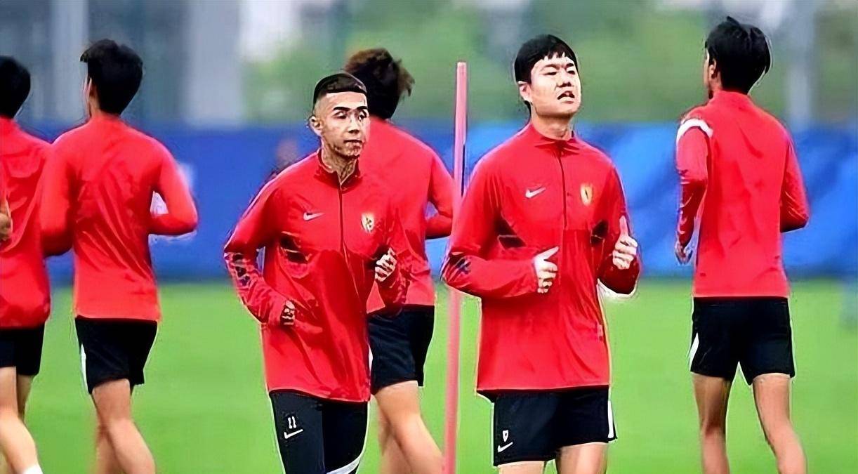 国足选帅新动态：斯蒂马奇与李玮锋引热议，未来路在何方？
