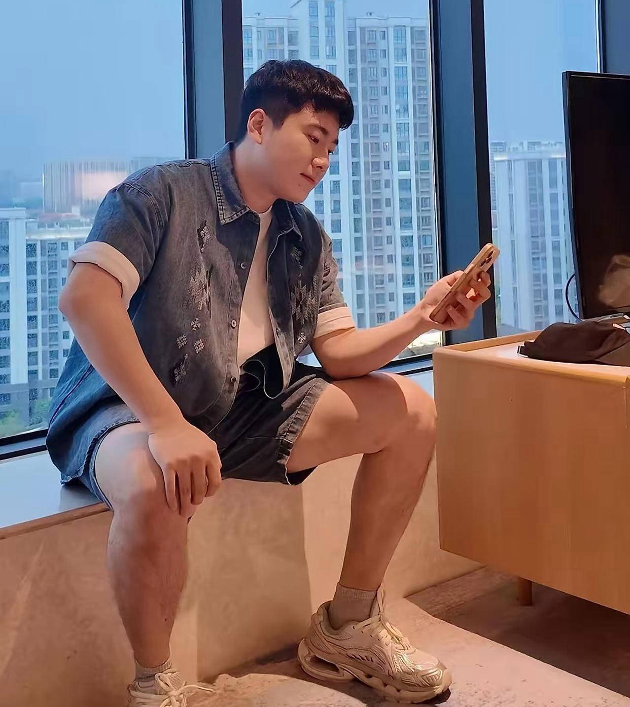 正式离队,梁靖崑连夜寻医真相揭晓,现身临江豪宅,宣布决定