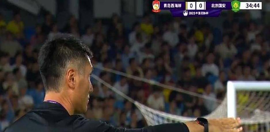 青岛西海岸足协杯八强战：血性拼搏与国安的激烈对决