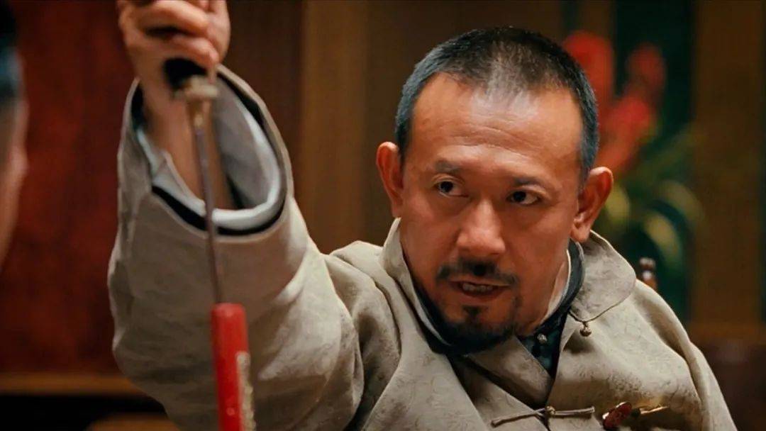 为什么说姜文的电影,像用豆汁儿的碗装了威士忌?