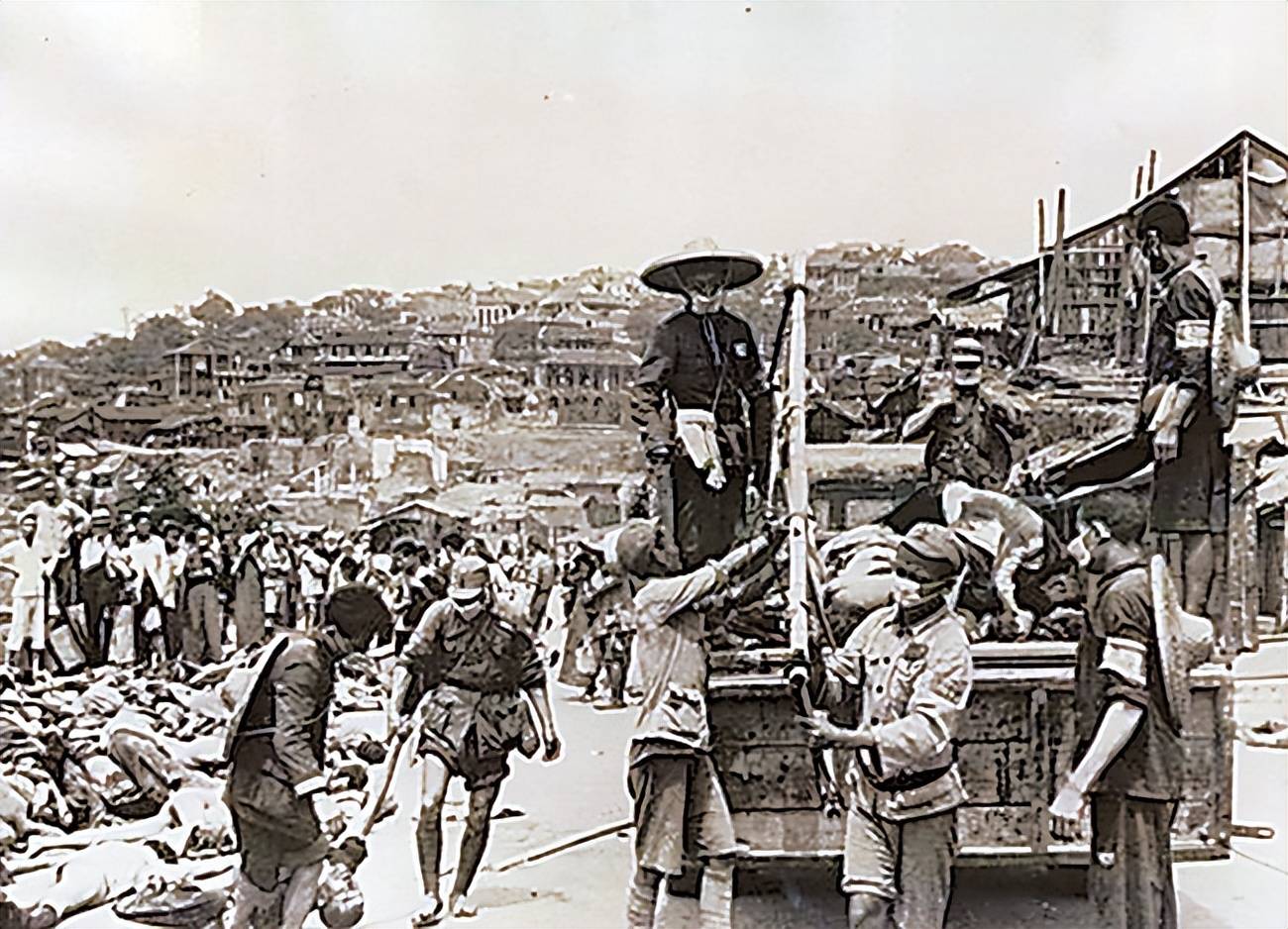 听导游讲抗战故事 重庆大轰炸