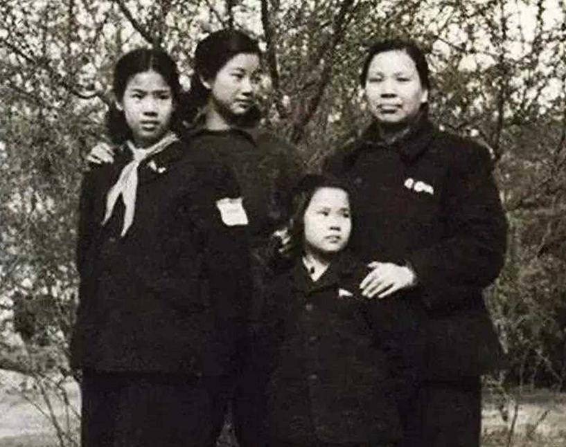 41年陈振亚被盛世才杀害,张文秋回忆当时情景:鼻孔和嘴角都是血