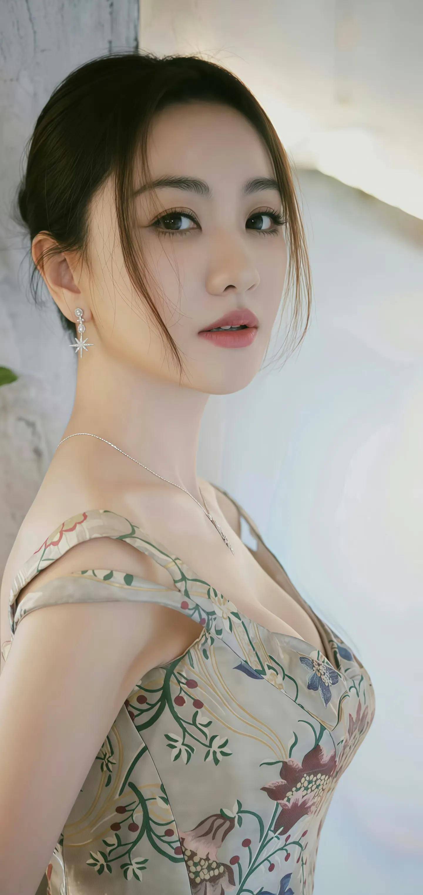 杨蓉高清写真大赏:性感与气质的完美交织