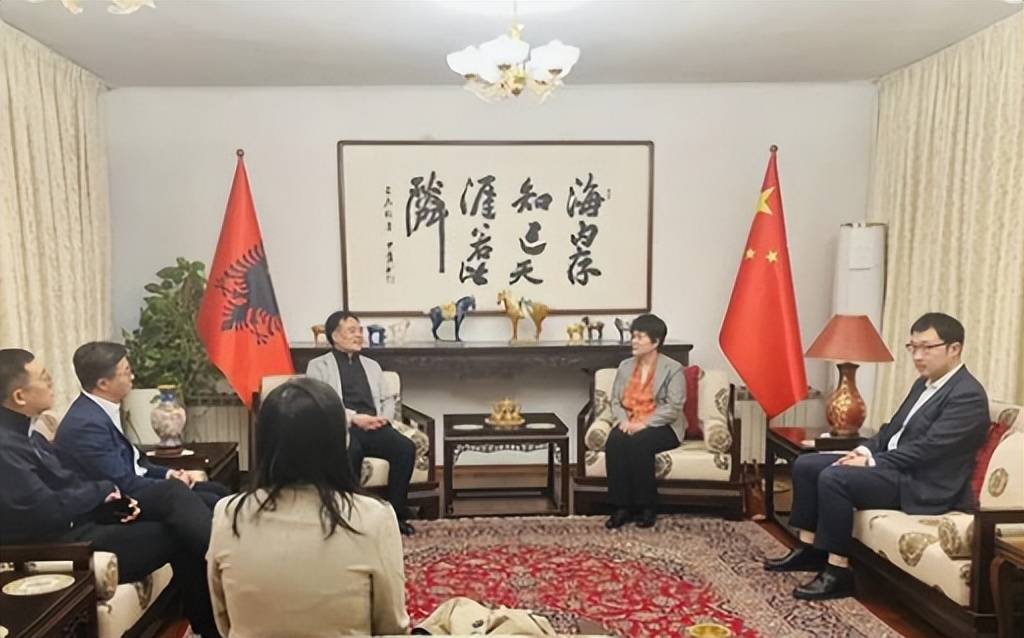 _中国大使馆搬迁新址，竟在墙体中发现35枚窃听器，我国如何处理？_中国大使馆搬迁新址，竟在墙体中发现35枚窃听器，我国如何处理？