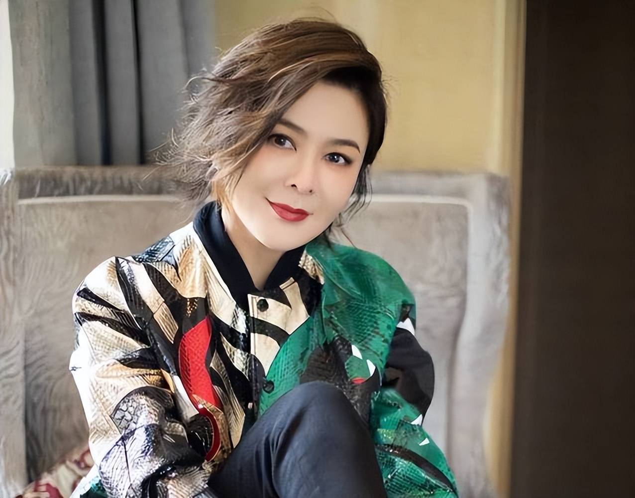 关之琳为什么那么爱钱