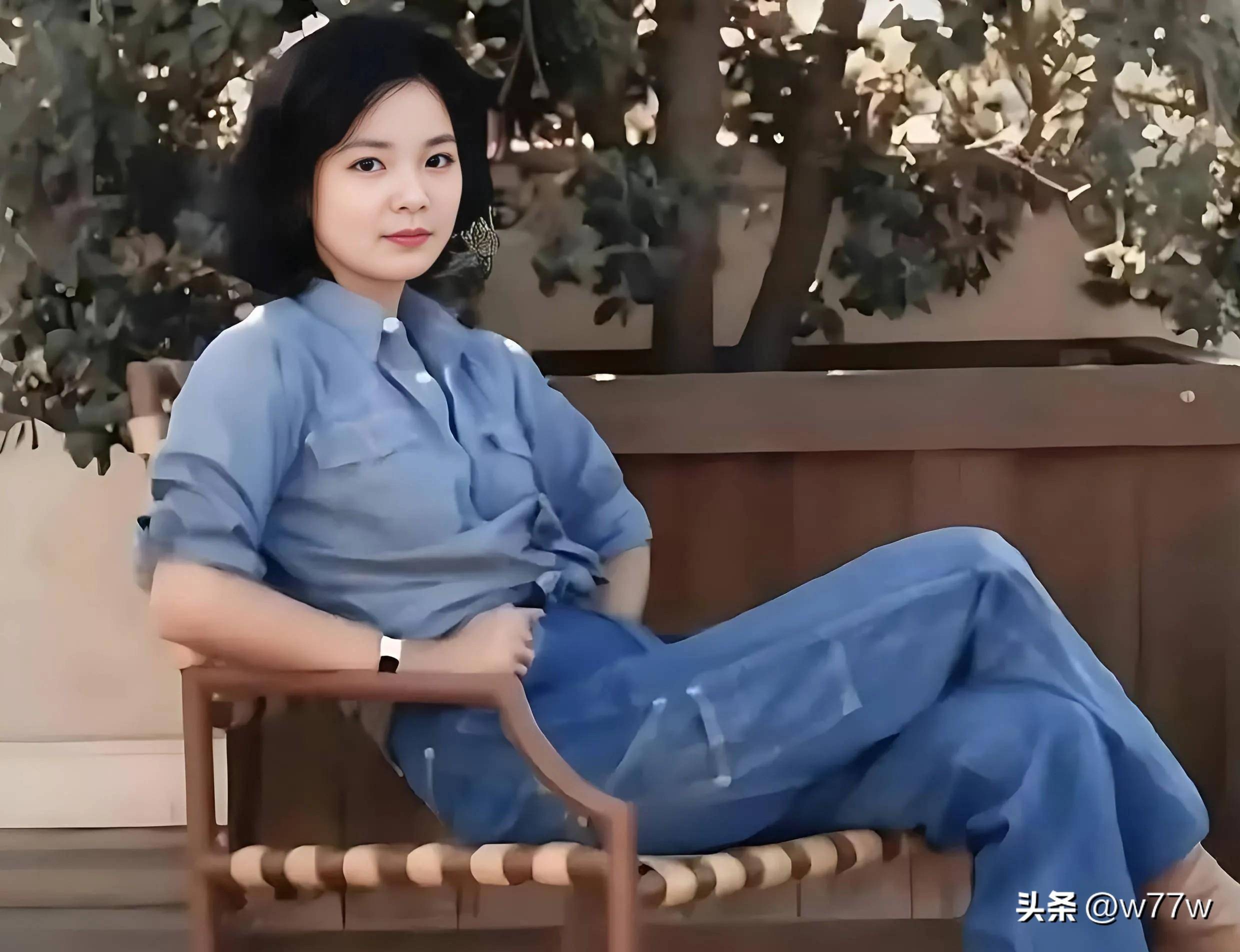 30张照片看世界:一代歌后邓丽君,宛如邻家女孩之美