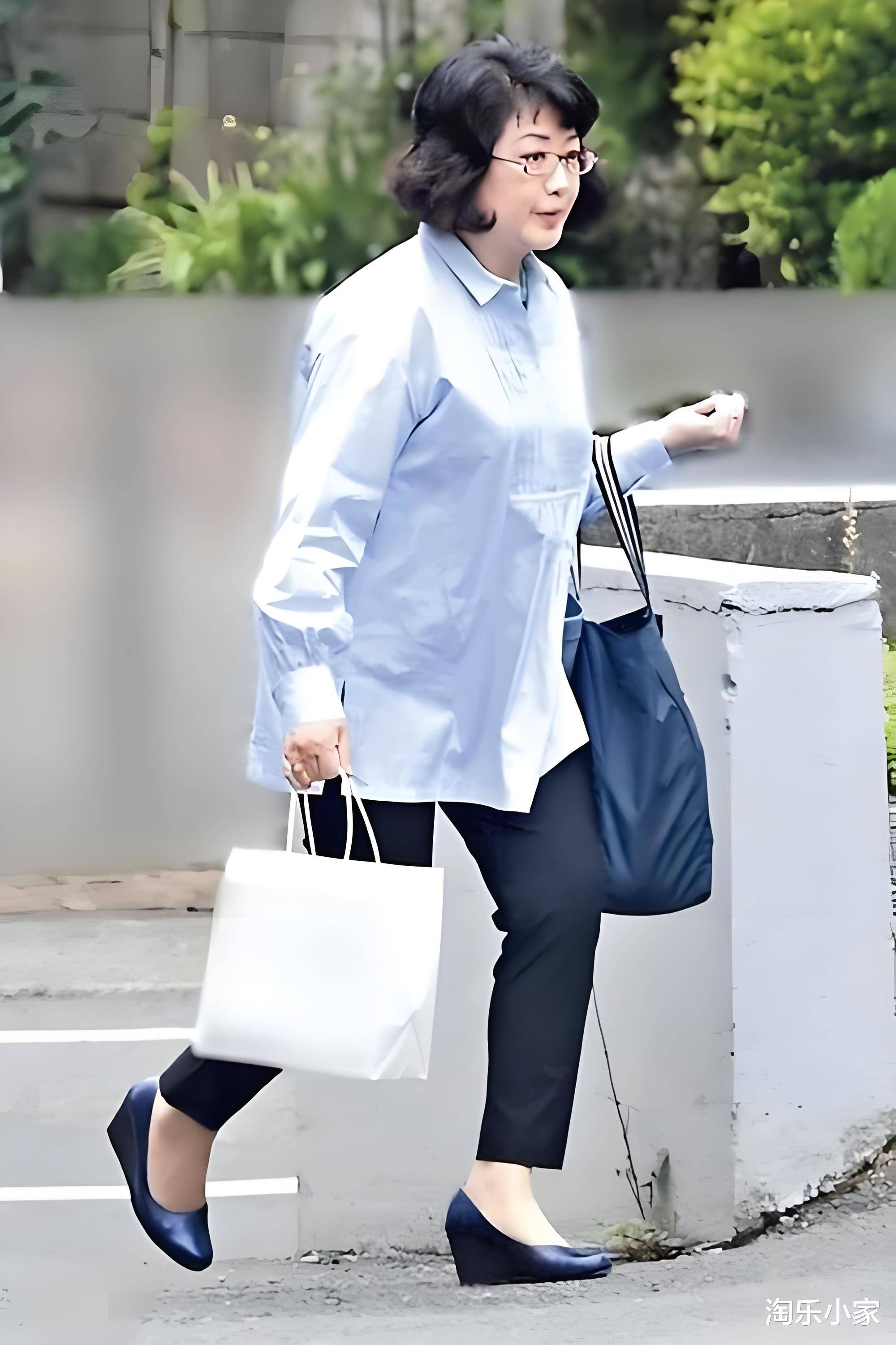 73岁三浦友和近况:远离儿孙豪宅,坚守与山口百惠的二人生活!