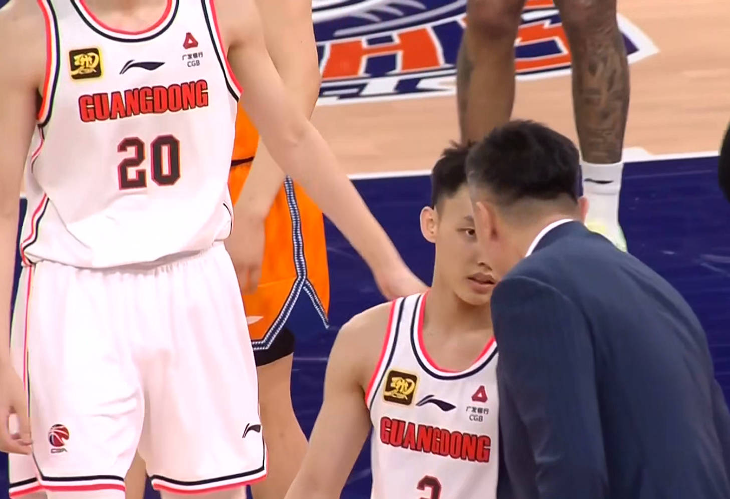完爆胡明轩+碾压徐杰！广东队迎来“新一哥”，男篮内线驰援杜锋