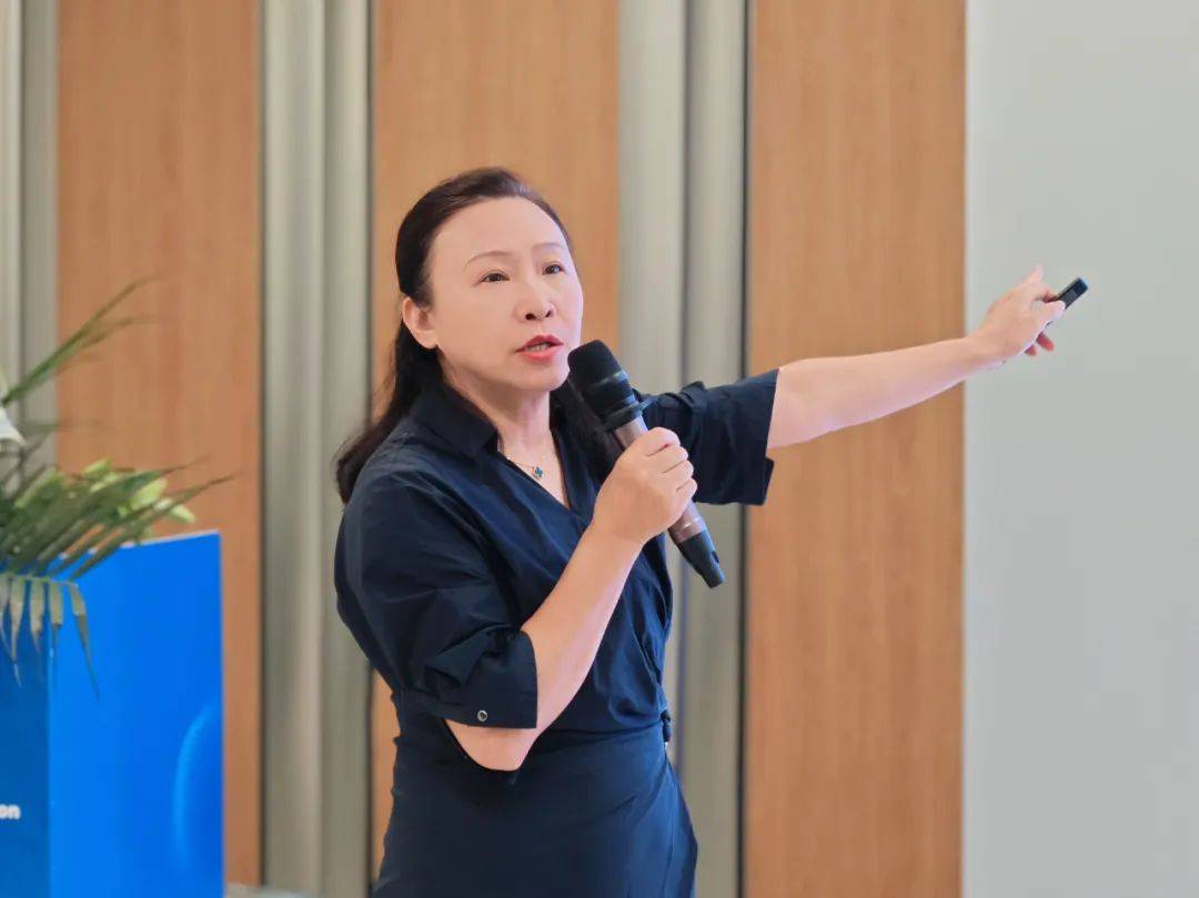 深耕屈光领域数十年的权威大咖,爱尔眼科四川省区副总院长周进带来