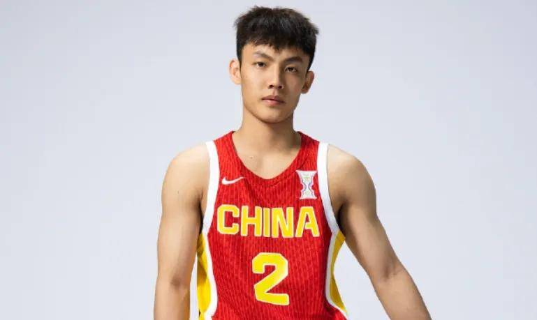 中国男篮对决约旦！徐杰解说引热议，自比河村勇辉，郭帅应该带他