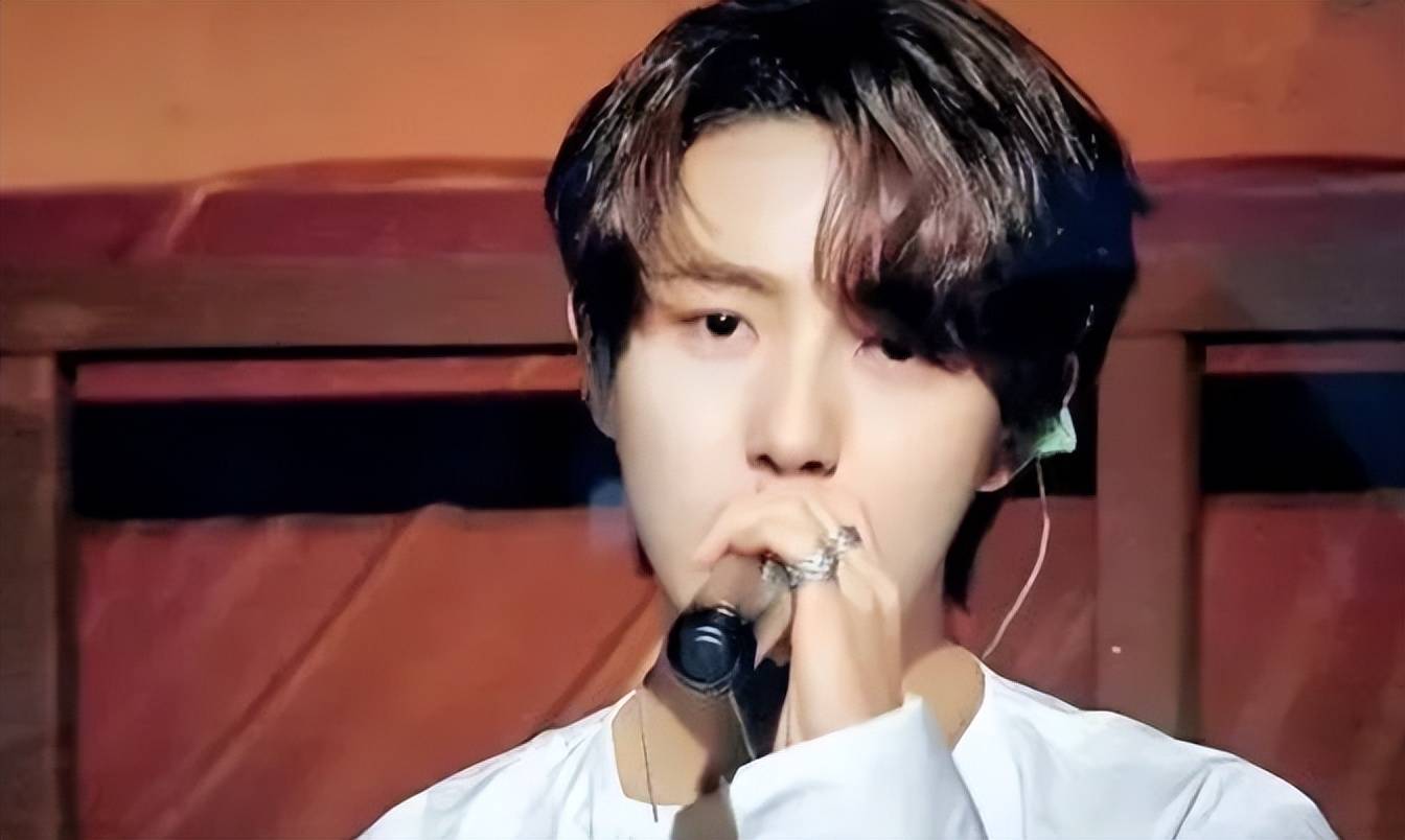 jennie为室内抽电子烟道歉,热搜洗地的网友打脸不?