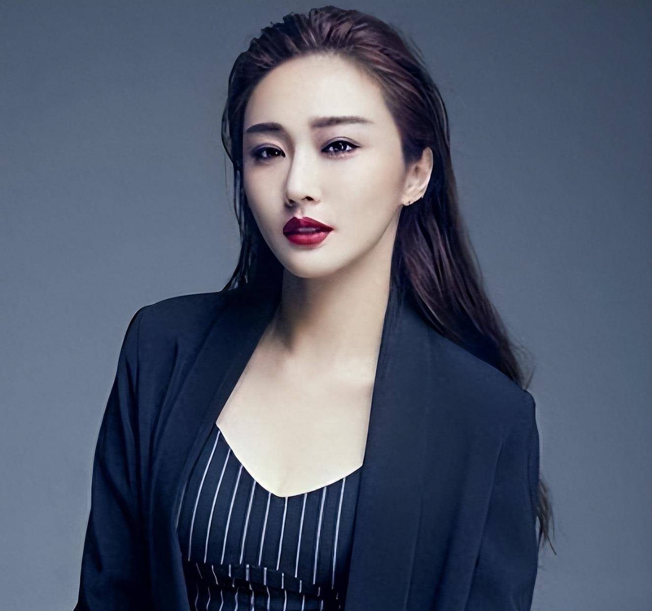 事实证明,被"雪藏"9年的陈冰,早已走上了另一条大道