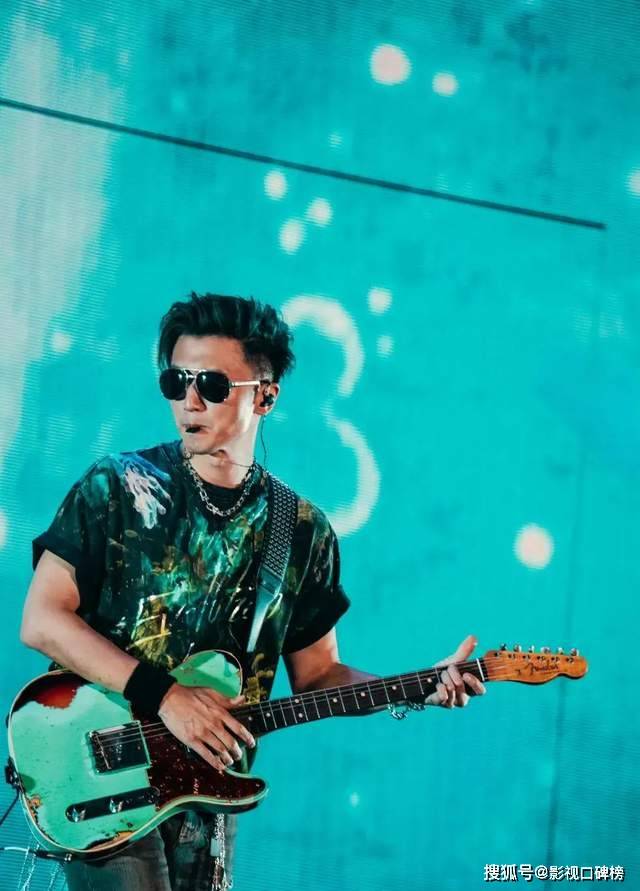 谢霆锋在杭州开演唱会,奚梦瑶夫妻到场,Lucas参与爸爸服装设计 谢霆锋在杭州开演唱会,奚梦瑶夫妻到场,Lucas参与爸爸服装设计