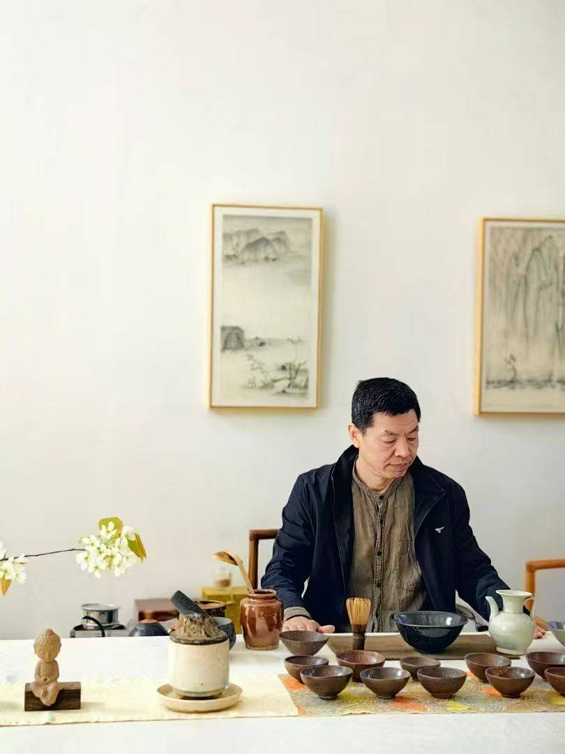 于海波:以 "创造性破坏" 重构传统美学,在破碎与重生中书写艺术新篇