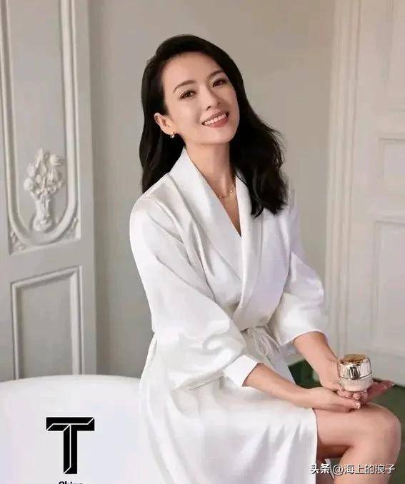 42岁章子怡戛纳绽放独特魅力,满脸雀斑自信大笑照惊艳全场!