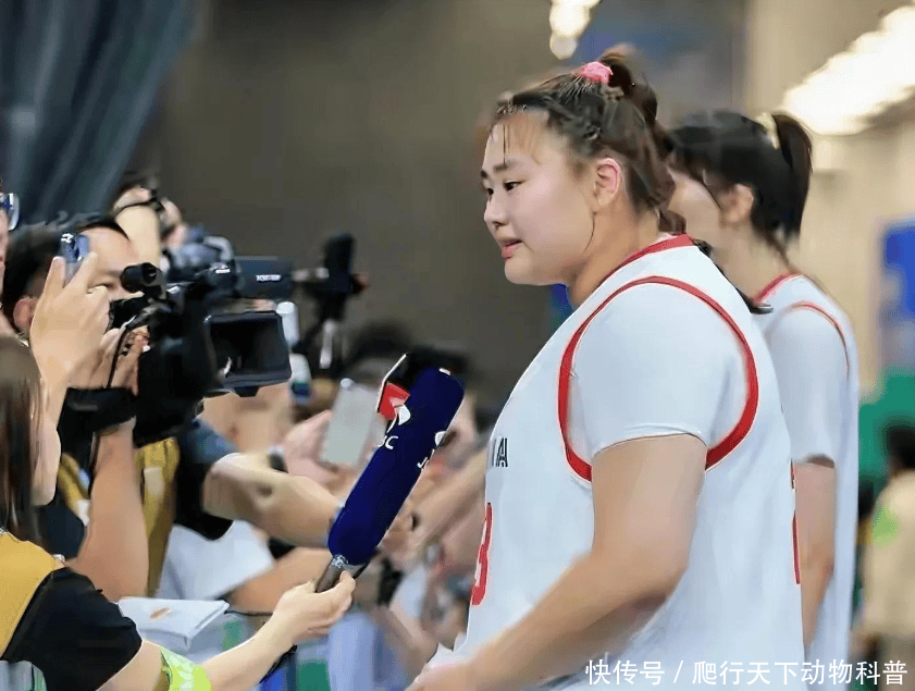 四川女篮全运会硬仗来了，迎战江苏队！李梦韩旭刘禹彤现场观战