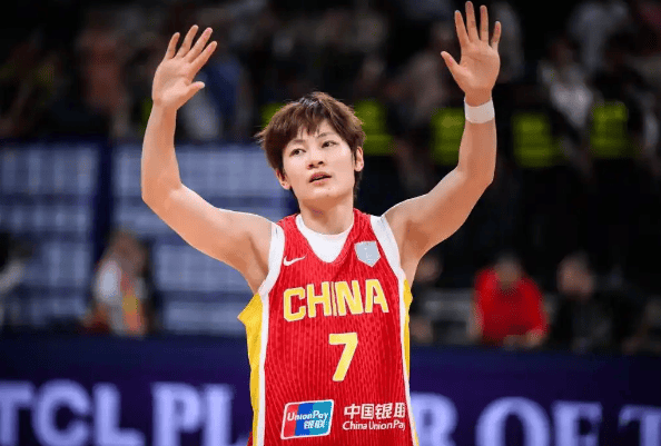 弃用李梦！女篮名单出炉，5老将离队，5新星撑宫鲁鸣