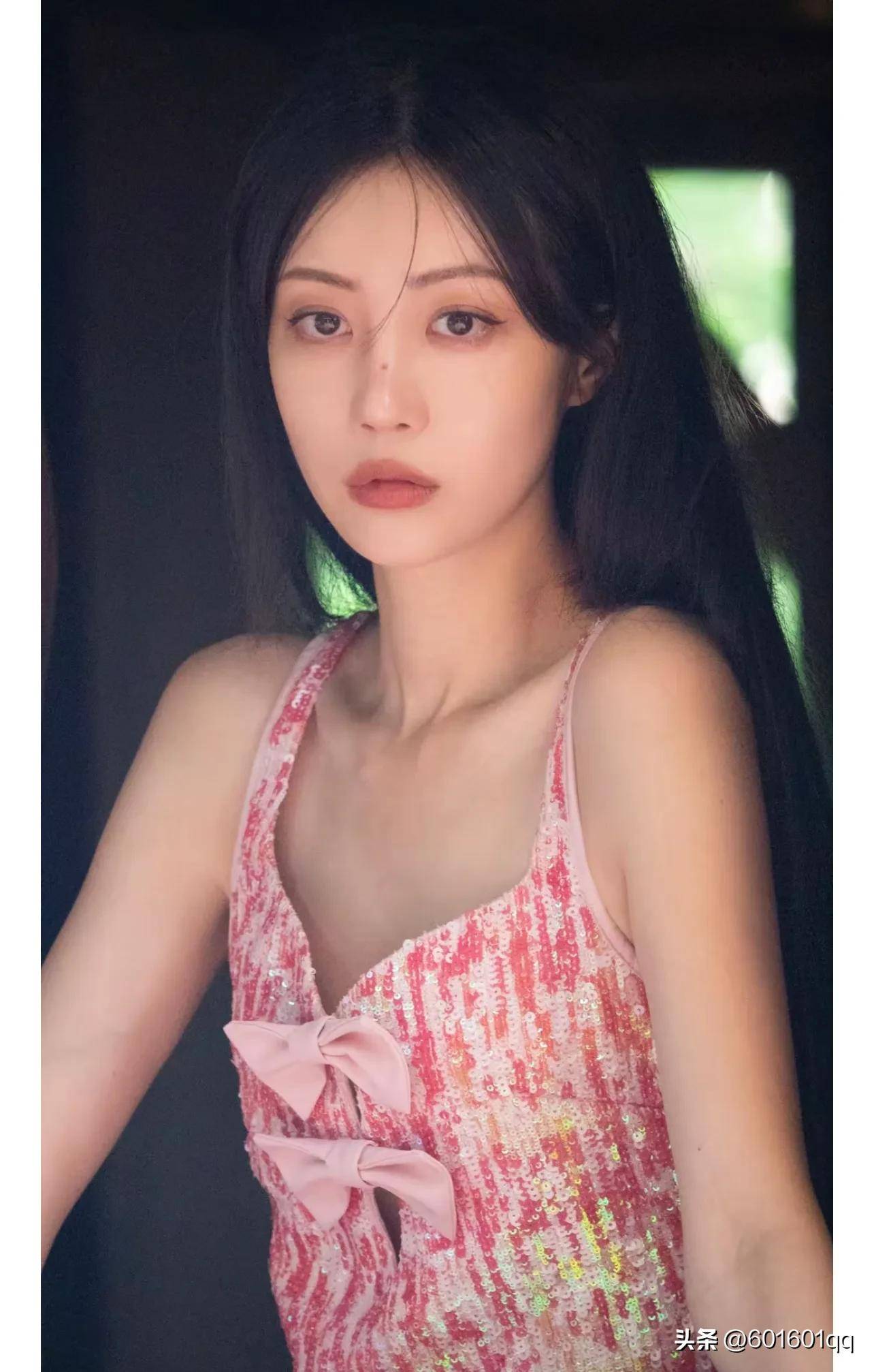 长腿少女李溪芮纯欲甜美颜值演技双在线