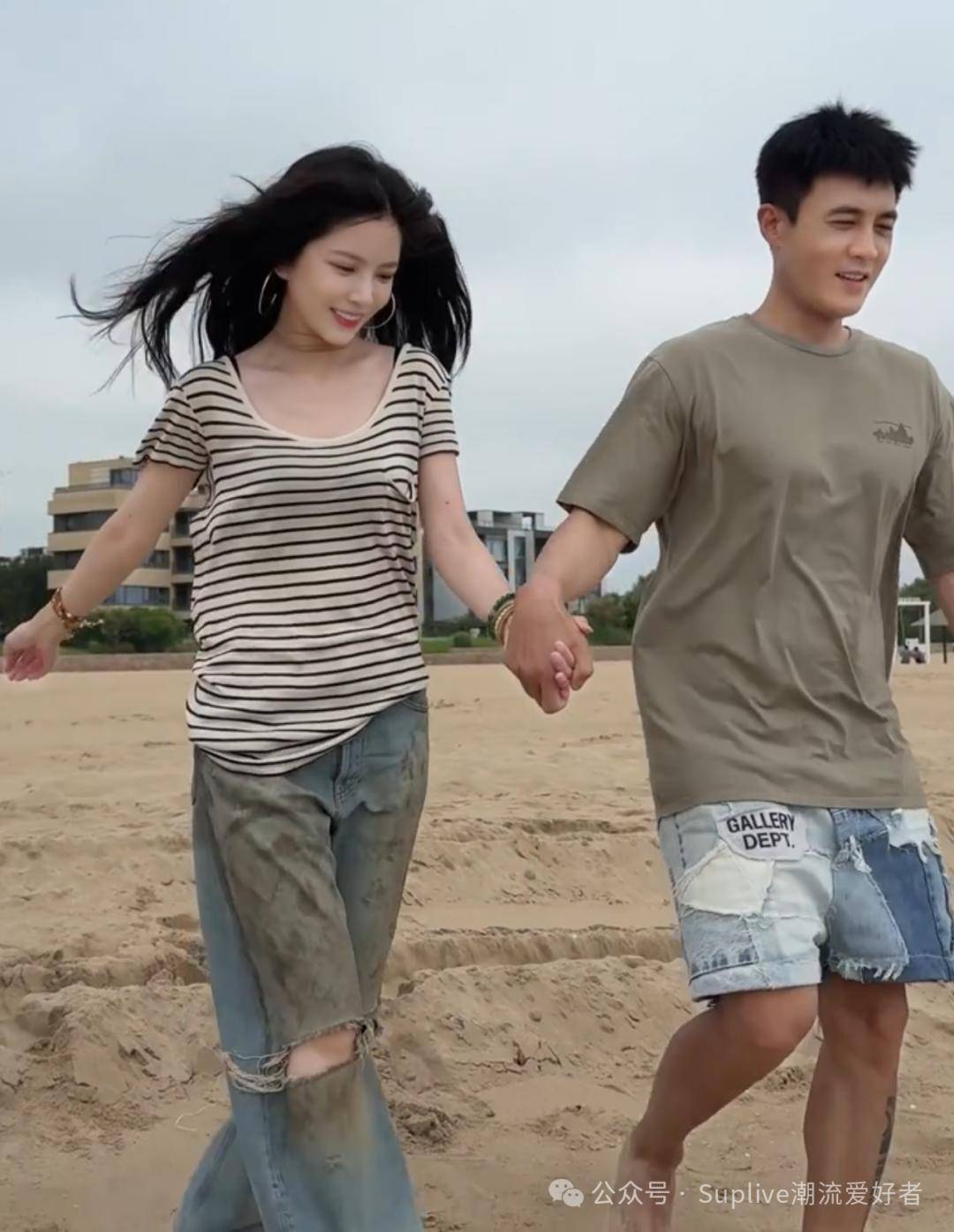 杜淳老婆王灿高调秀恩爱,晒秋茶合影人甜景美超上头