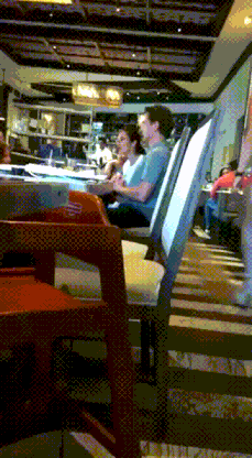 搞笑GIF：这姐路人视角长这样啊，真的惊艳了路人!