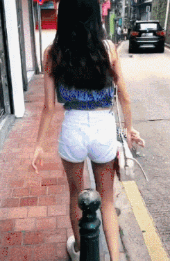 搞笑GIF：这姐路人视角长这样啊，真的惊艳了路人!