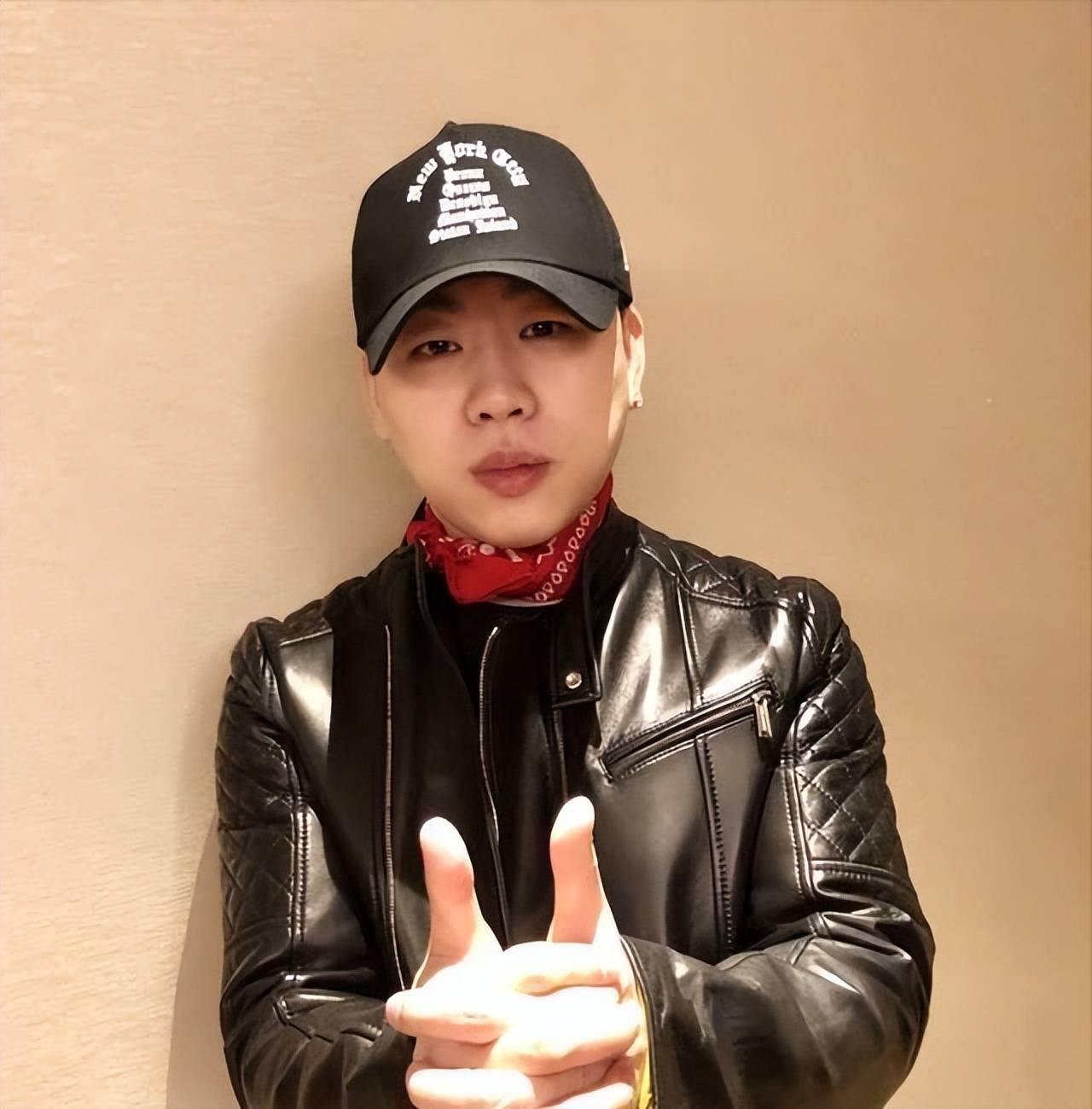 当红歌星胡彦斌:爸爸英年早逝,我还妈妈亲情和阳光